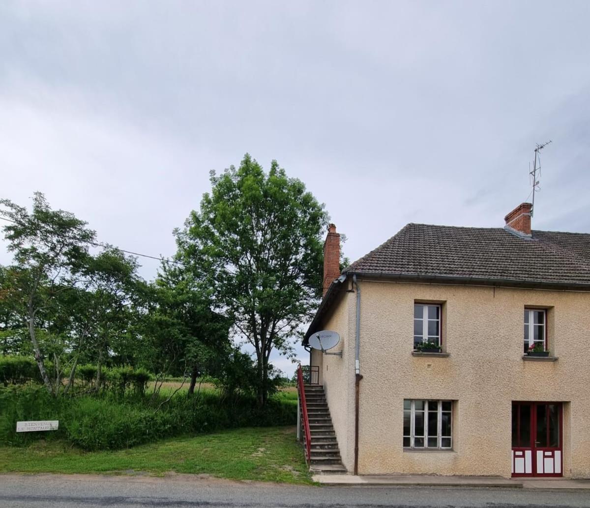 Le Montaurier Apartamento Combrailles Exterior foto